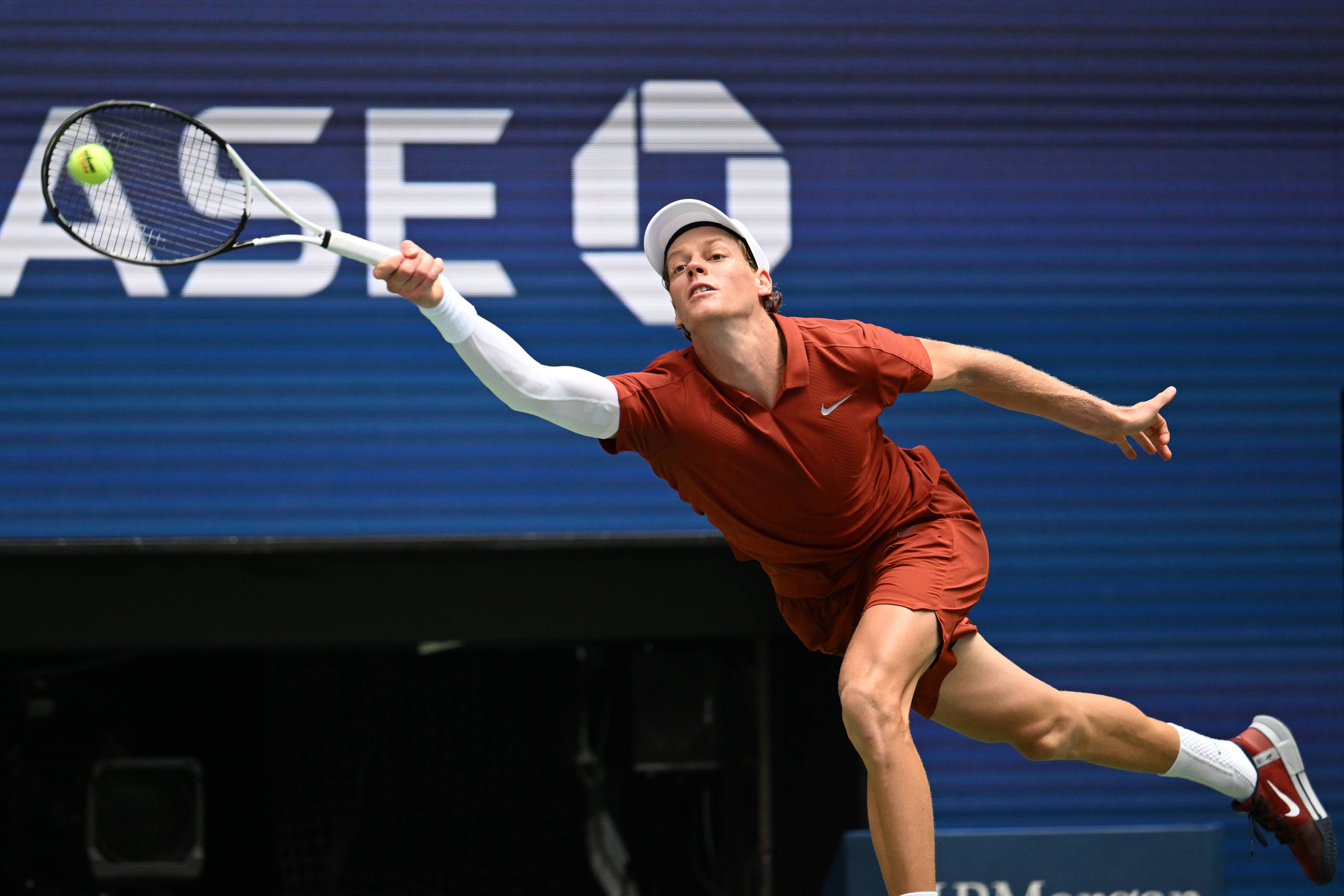 美网鏖战戴维斯杯,辛纳刷新纪录 美网鏖战戴维斯杯,辛纳刷新纪录