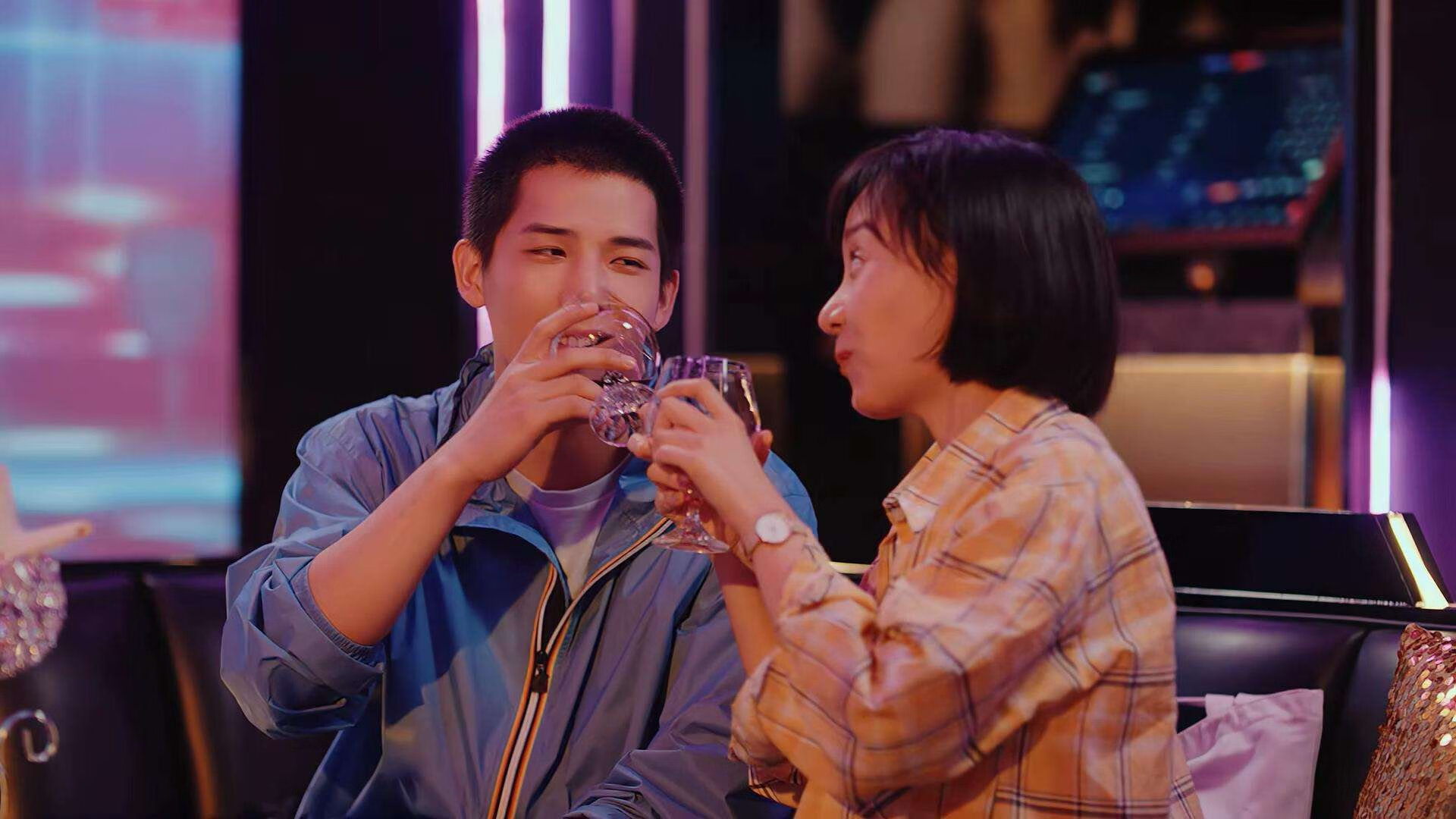 开云体育官方网站-绿茵场上的节奏大师，当本泽马的爆发对话苏格兰与秘鲁的足球诗学