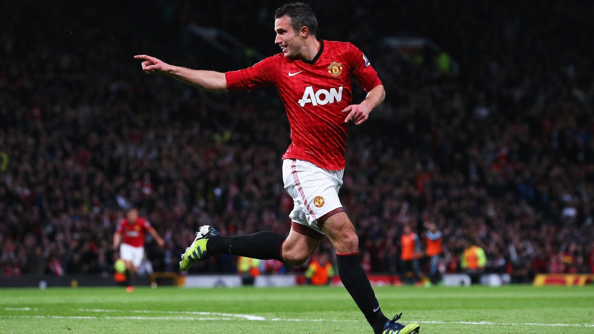 开云体育app-F1街道赛之夜，当建筑美学沦为哈利伯顿的棋盘，胜负手在轰鸣中落定