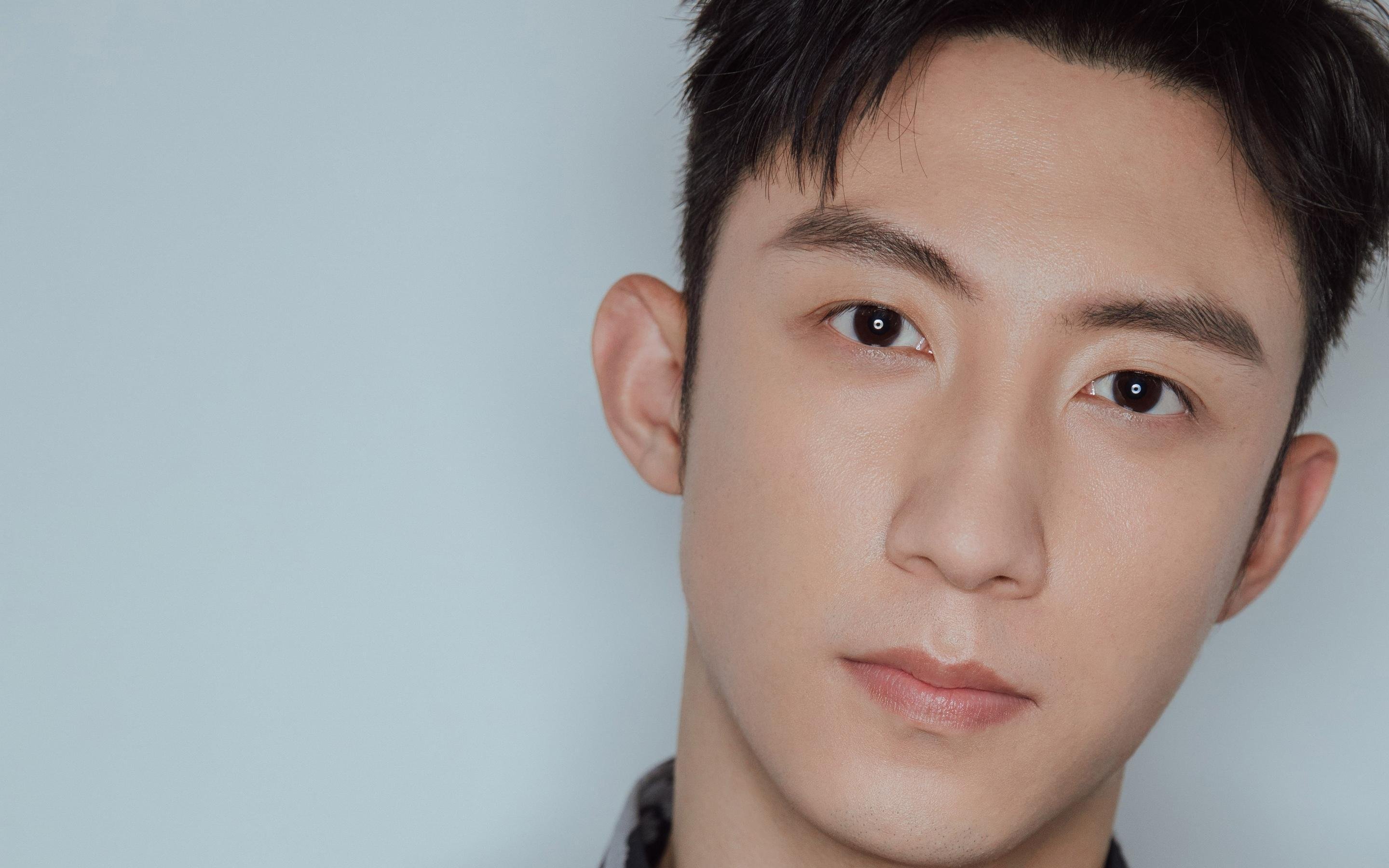 掘金碾压尼克斯，詹姆斯在年度焦点之战接管比赛—篮球世界的双重盛宴