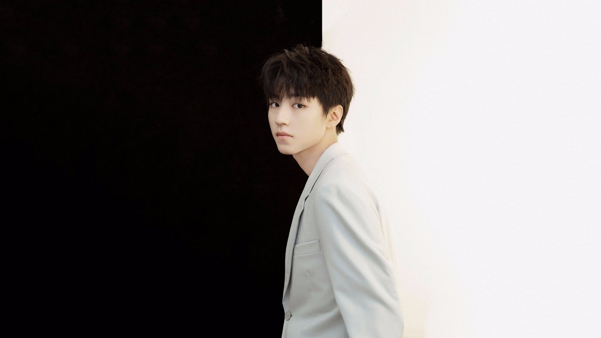 双线狂飙,荷兰足球的团队凯歌与格纳布里的速度王权—体育世界里的接管艺术