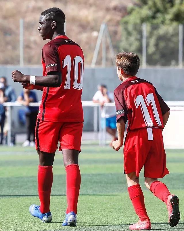 开云体育平台APP-伊布防守端锁死对手，德国全面压制马赛